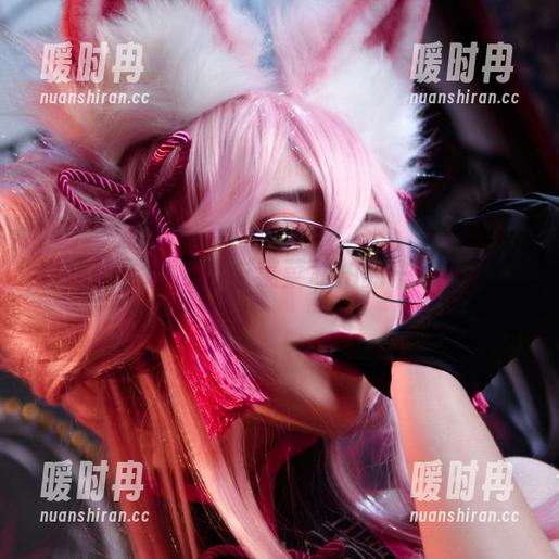 白裙的柔软，翎柒菜菜私拍的一点小情绪