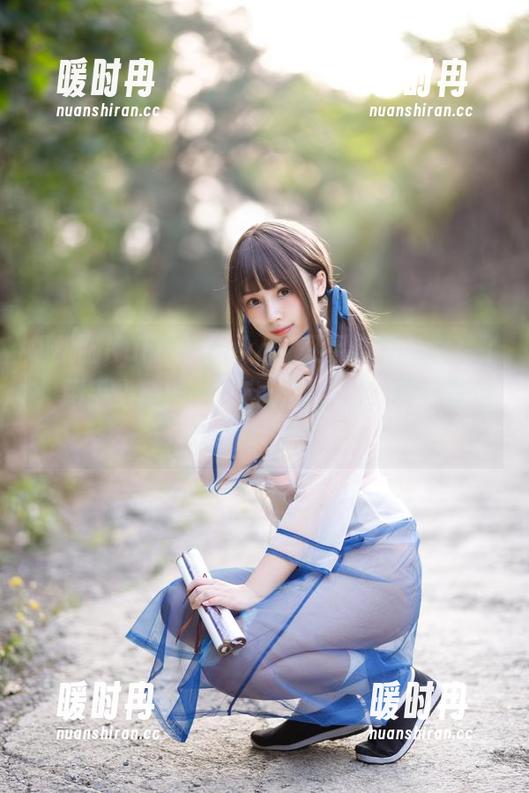 胡桃猫Kurumineko，又更新日常图片了，用手指摩擦一下自己的下巴，真好奇这次拍了些啥。