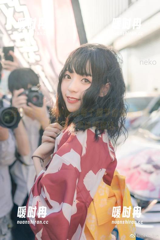 这作品里，舞小喵的每个细节都像是玉藻前在耳边轻声讲悄悄话。