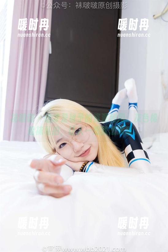 袜啵啵 - 这才是稚予的资源利用：灰色棉船袜私拍，让人一想就想追踪。