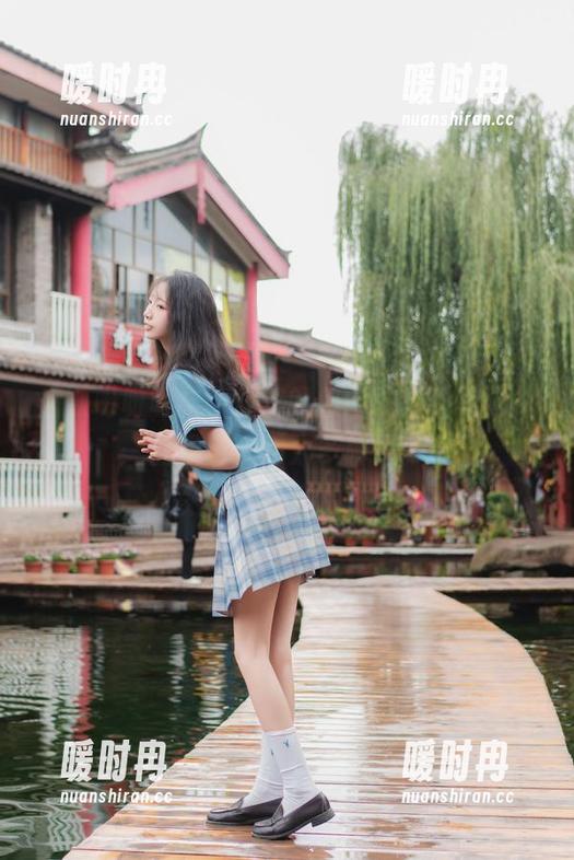 西呱呀呀呀与牛仔裤的悠闲午后，写真作品早已无需太多解释。
