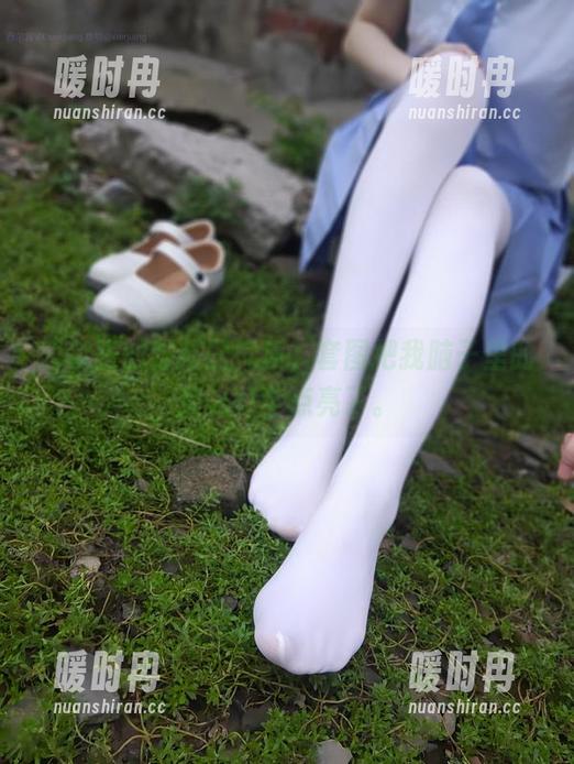 西尔酱 西尔酱的脚搭配气质,套图把我脑子里的荧光灯全点亮了。