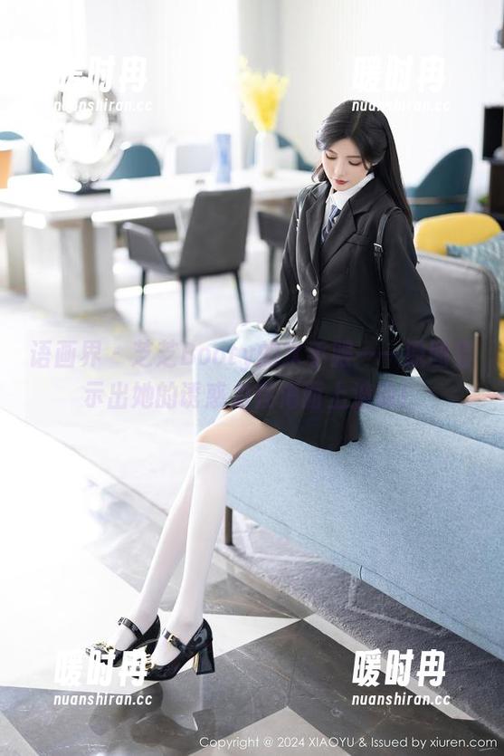 语画界 - 芝芝Booty的水手服——原图显示出她的诱惑力在海面上波动！
