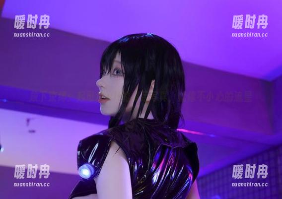 放下束缚：起司块wii的裸足写真，就像不小心的流星