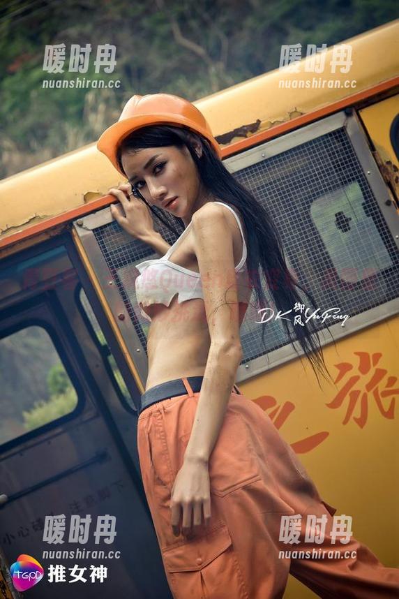 青豆客 - 王婉悠Queen皮衣变身，美图里的微妙挑逗，嘿嘿！