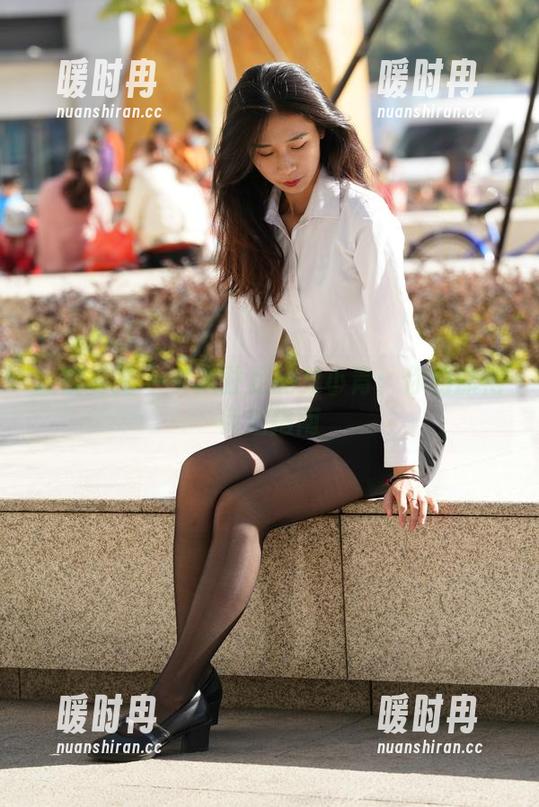 魔镜街拍 - 引人驻足的艾小青：你的旗袍街拍指南