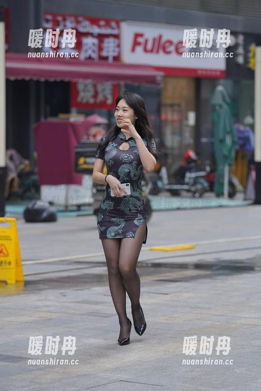 魔镜街拍 - 哈哈镜前的萌宝儿：包臀裙肉丝私拍原图，果然是娱乐无极限～