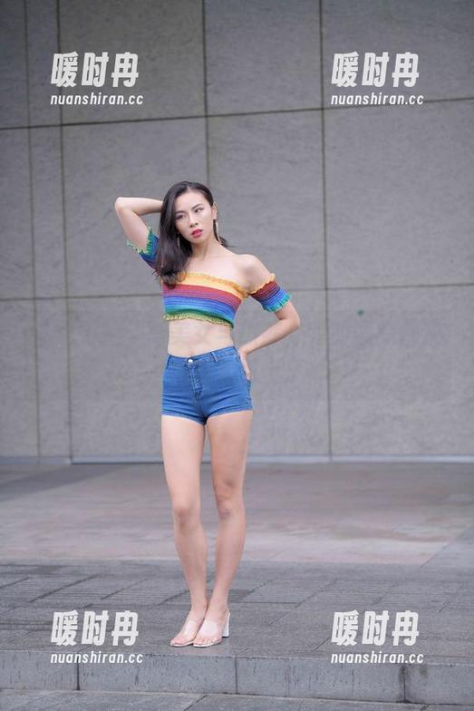 魔镜街拍：高美女与热裤，我的眼睛都快粘在原图上了